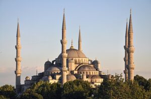 Mehr über den Artikel erfahren Grundlegende Bestimmungsmerkmale des Islam
