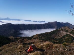 Mehr über den Artikel erfahren Über dem Nebel – Aufruf in eigener Sache