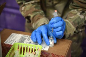 Mehr über den Artikel erfahren Shedding bei mRNA-Injektionen: Interview mit Dr. Stebel